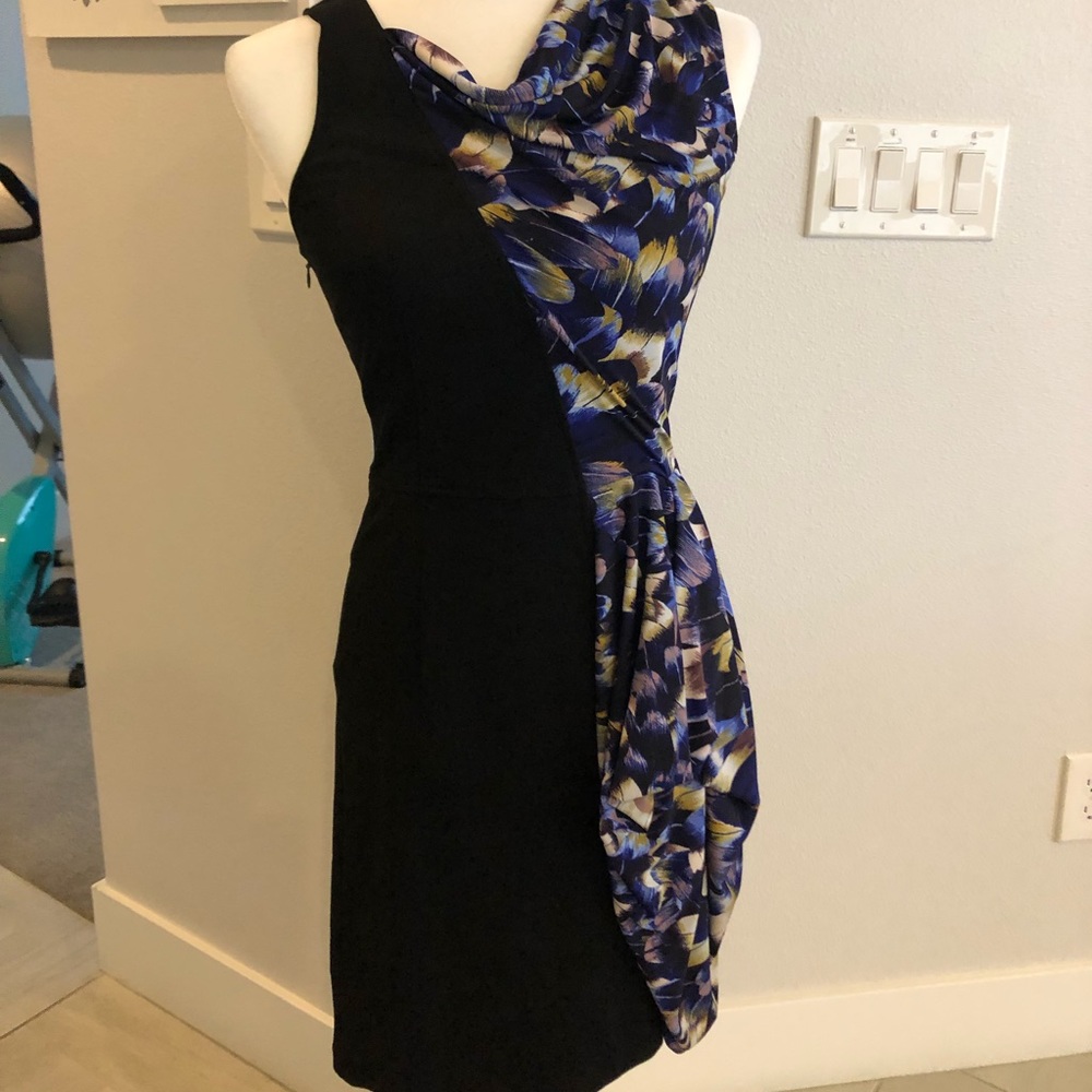 Womens stunning BCBG MaxaZria form fitting dress. Sz. 06